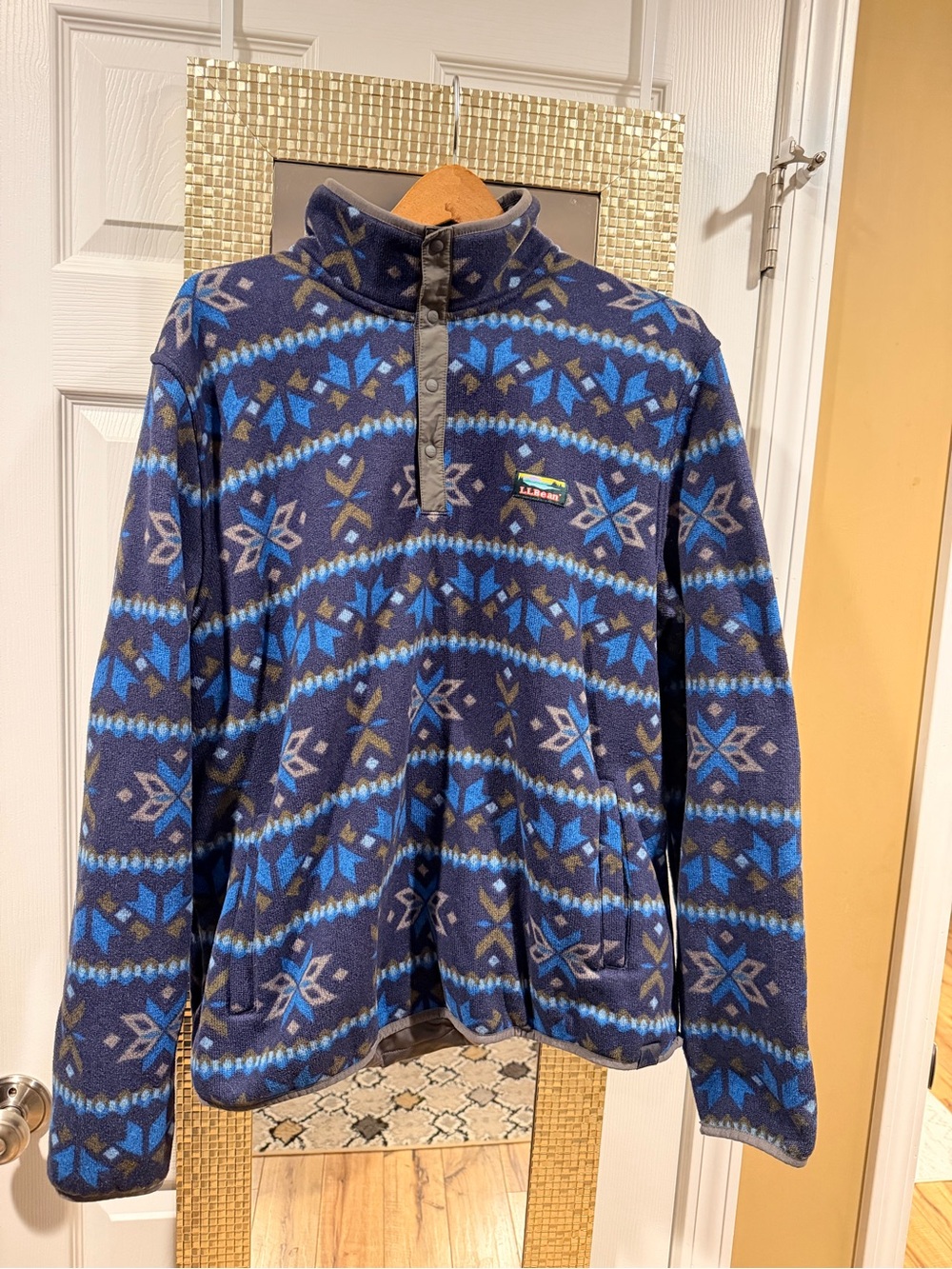 L.L. Bean Men’s Navy Blue and Light Blue Patterned Fleece Pullover